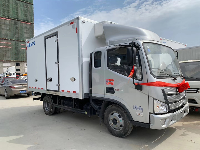 国六福田欧马可S3排半冷藏车3米8